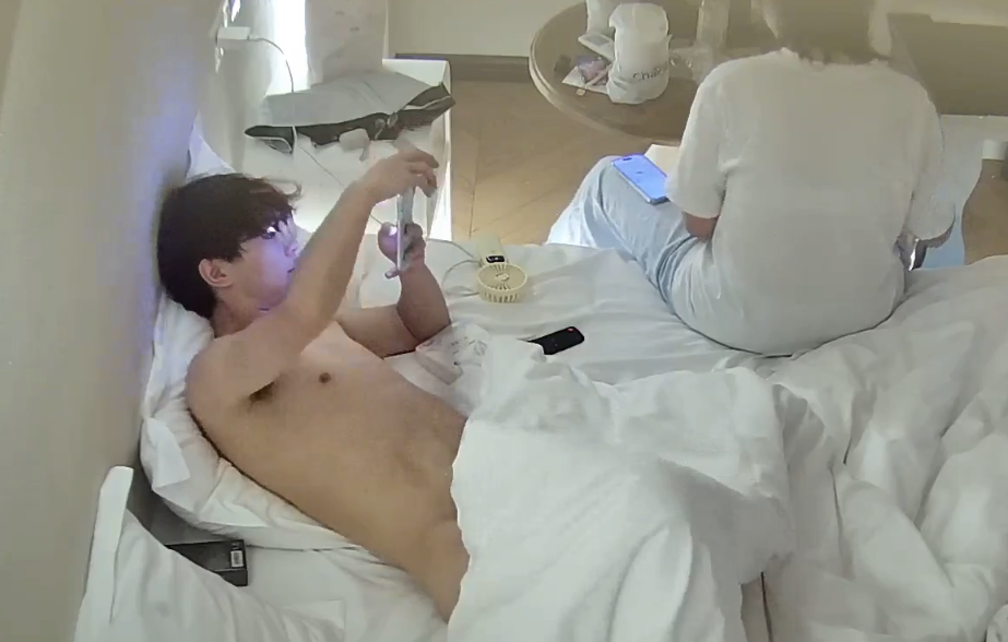 精品酒店 7-16 小眼镜带女友住酒店 是真不浪费这么漂亮的妹子啊 只要醒着身体就没停过 无水印版