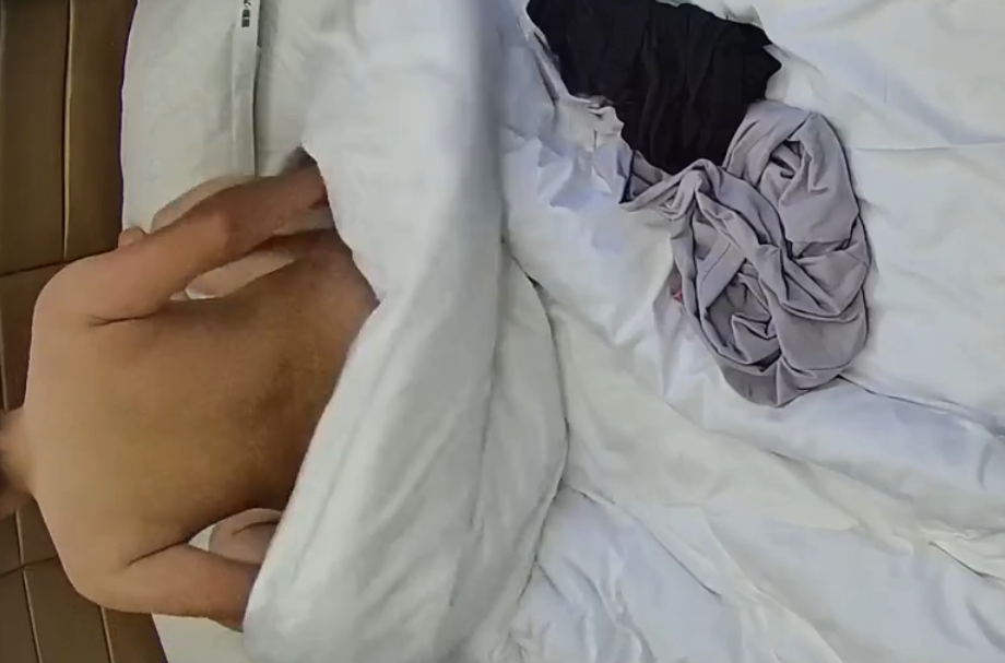 大学城民宿 11-1 小青年带女朋友开房 女友长得还不错 身材也是肉肉的 奶子大大的 操起来很爽吧