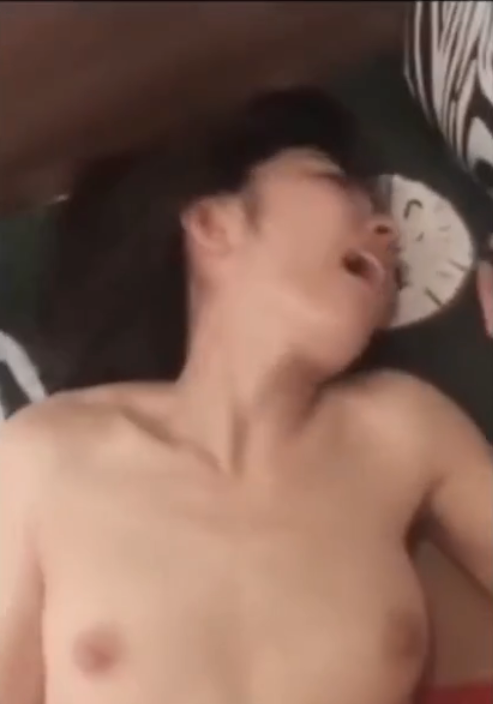 91Porn大神济南小白虎大尺度精品视频 “你跟我男朋友不是好兄弟吗，你操我你不怕他知道”