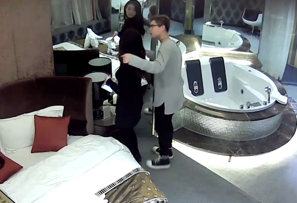 男摄影师拍私房模特，极品模特，浴缸play娇喘连连