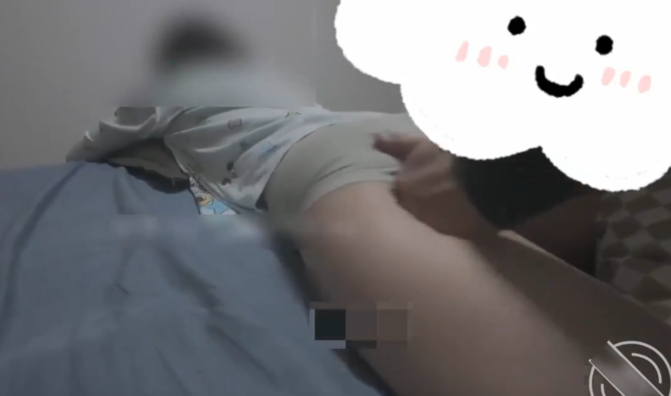 ❤️父女乱伦❤️外站大神（露露女儿日记）操嫩女儿-4 女儿的嫩穴，年轻的穴就是好舔起来没有任何异味