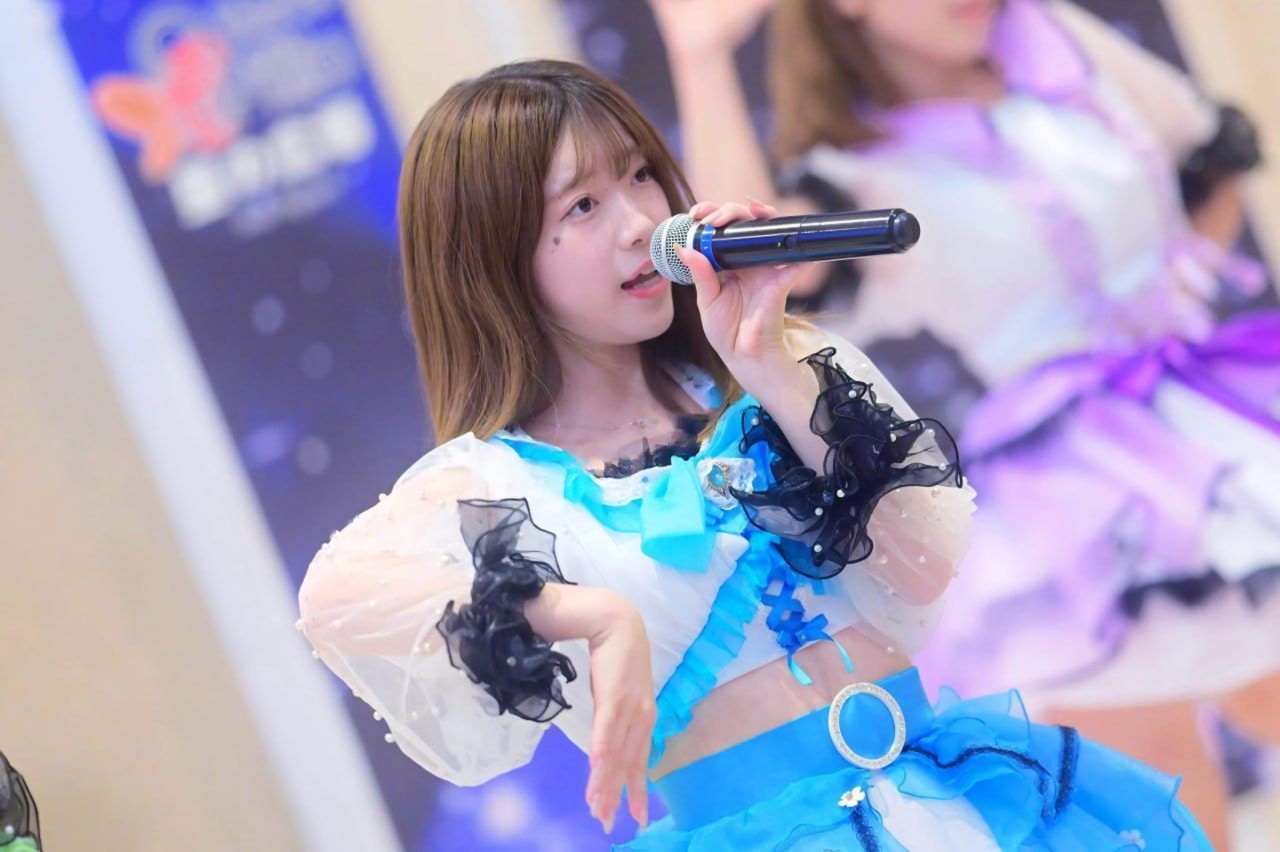 日本偶像组合樱花伊吕波的成员【永濑佳子】罕见私拍片子