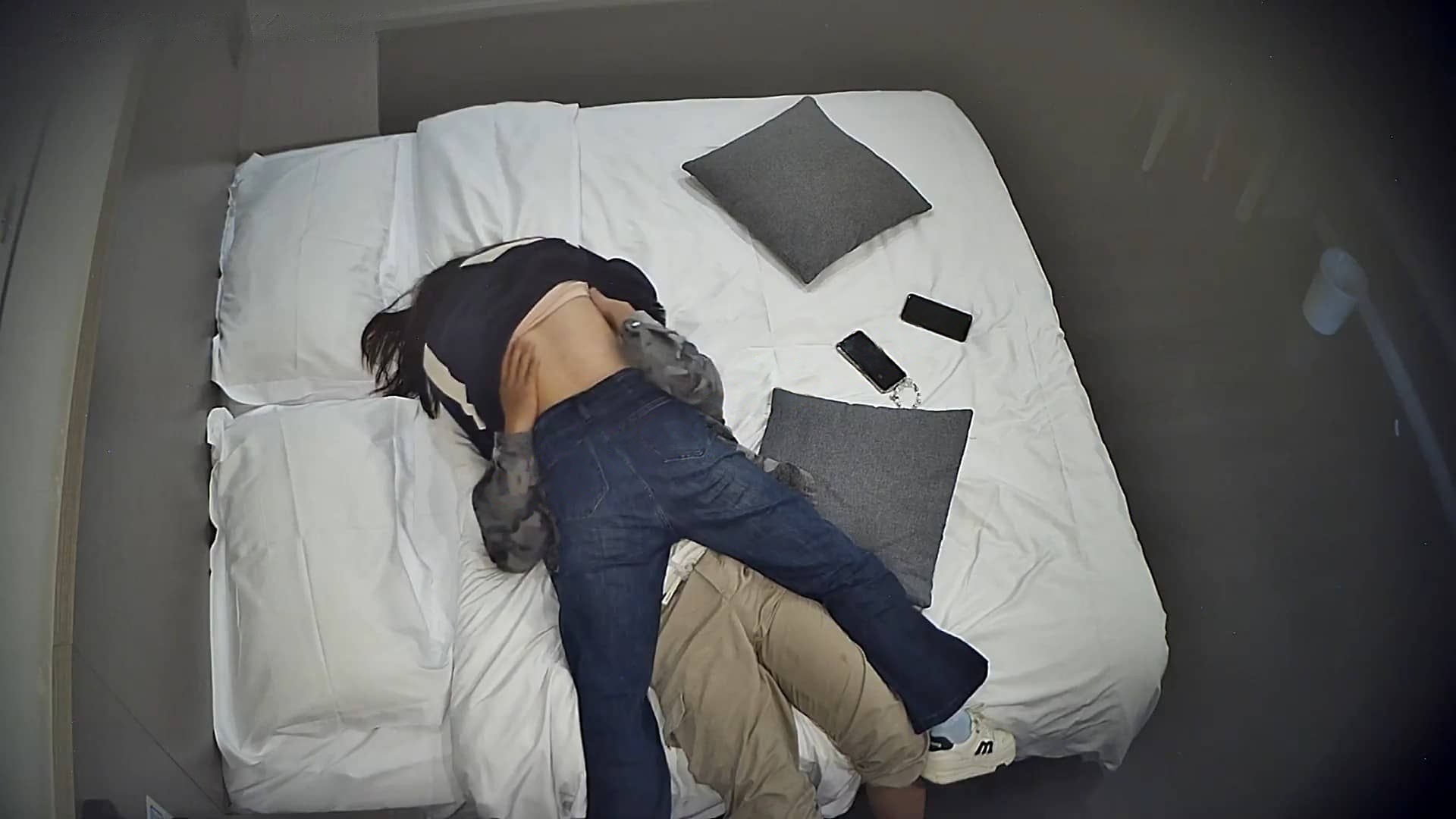 ❤️20260308❤️粉色T恤乖乖女脱掉裤子被长屌男友环抱后入