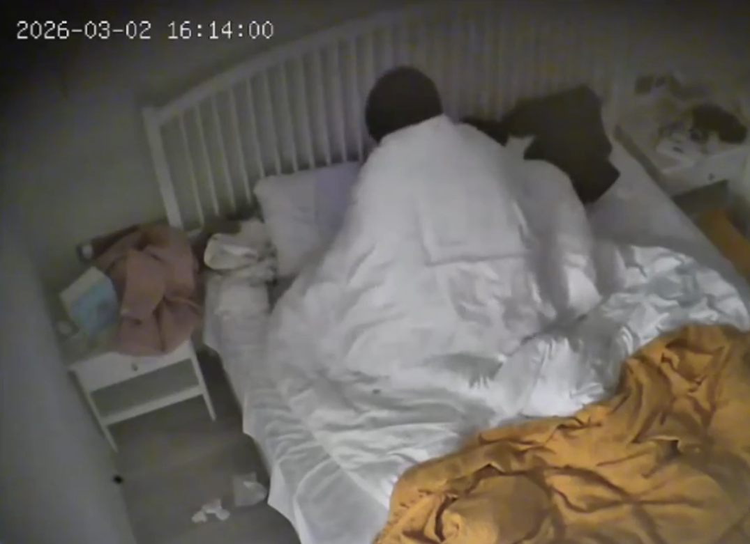 上帝视角 3-5 短发眼镜妹跟男友连住几天酒店 情欲高涨天天打炮 男人射完休息一阵 撸管给女人口爆