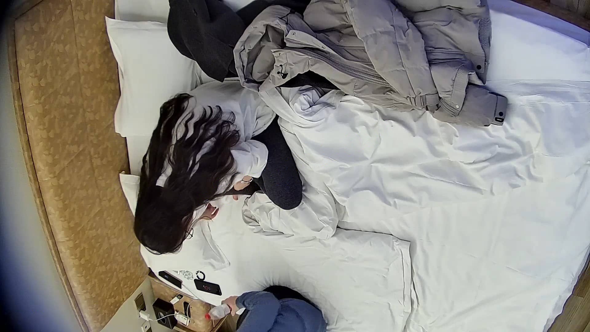 ❤️20260319❤️波浪卷长发美女和男友钟点房内的两场啪啪啪