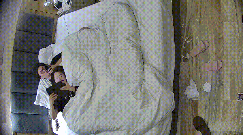 大学城 3-26 清纯漂亮的小美女被男人扣逼调教 还带了一个又大又亮的自慰球 一边被操一边自己玩球