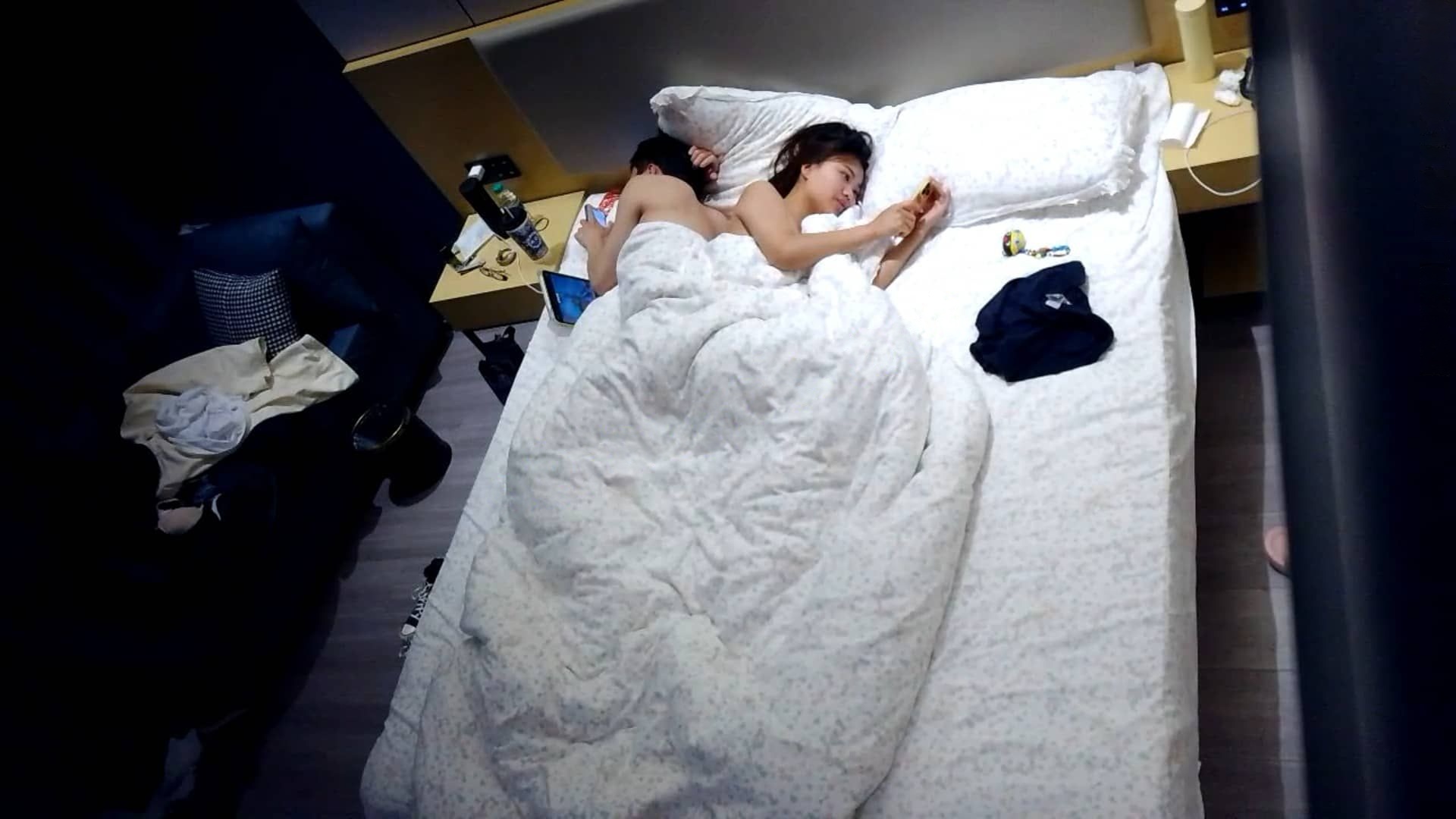 ❤️20260319❤️穿吊带蕾丝睡裙的气质美女酒店内的漏点日常