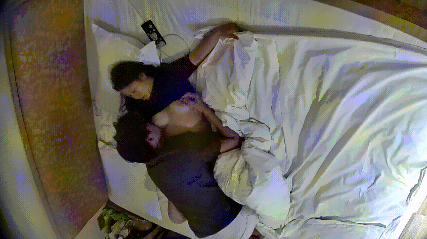 大学城 4-1 今天刚入住的情侣 美女的皮肤很白 奶子简直无敌 又白又大 奶头还粉 真是便宜这男人了