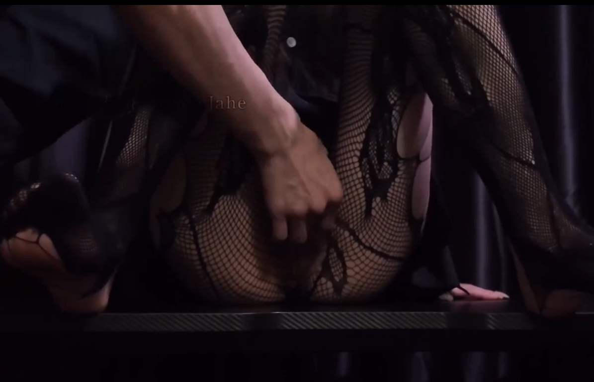 【重磅】巨根体育生博主【短髪加禾】女嘉宾：云朵，「 很美的黑丝 直击交合处！ 内射」