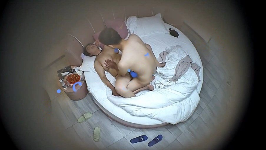 ⏪酒店偷拍⏩白嫩少妇让男人压腿操穴