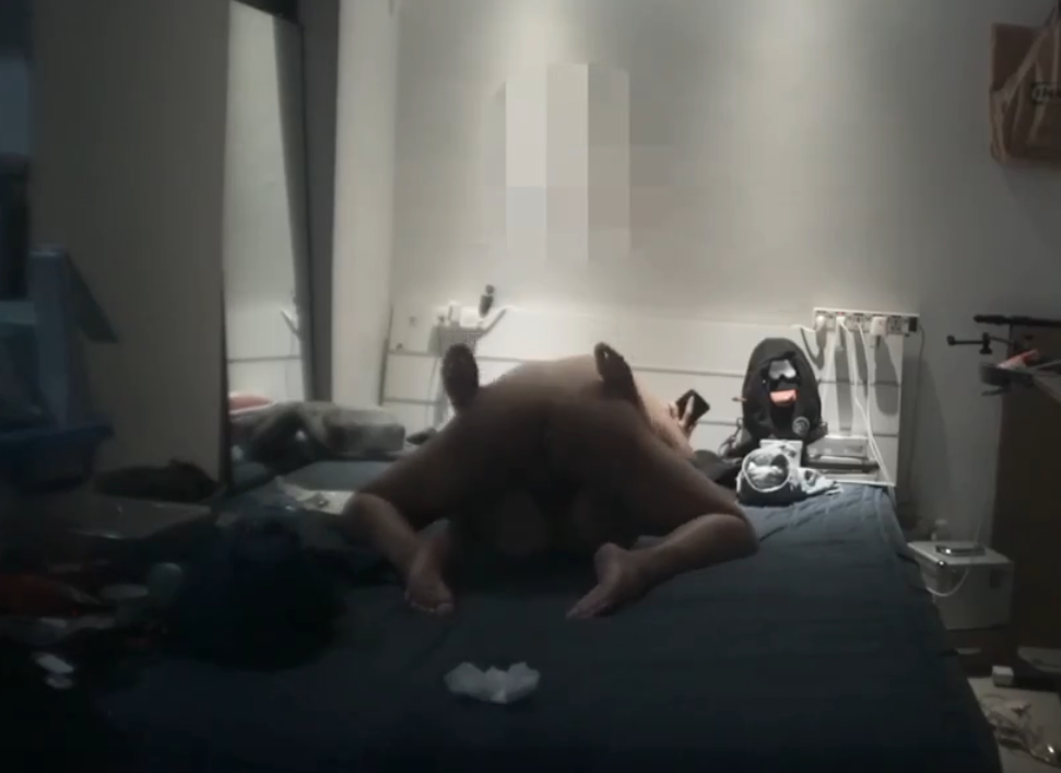 jk030 双飞姐妹花 草到一半突然进来闺蜜拉过来一起草 有一个居然是白虎鲍鱼