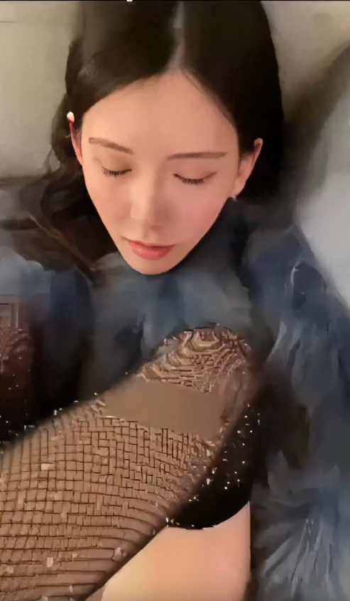 【重磅】微博顶级女神【Chloe霏霏】万元定制福利 金主啪啪