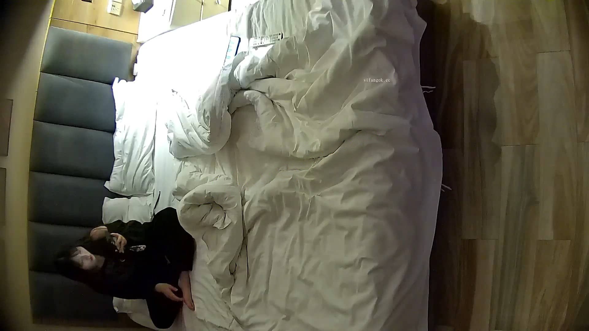 ❤️20260411❤️甜美女友用嫩脚逗弄男友JJ被男友按床头挺入