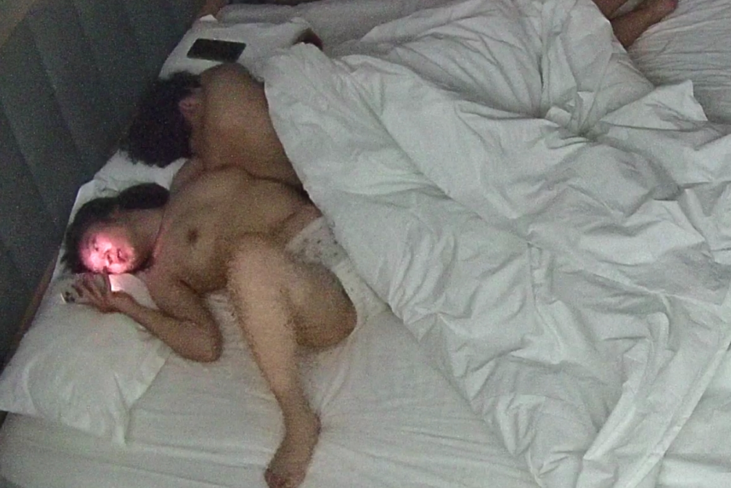 4-12 13情趣房 超漂亮女友 脱光了蹭“女友” 没想到是女同 长见识了