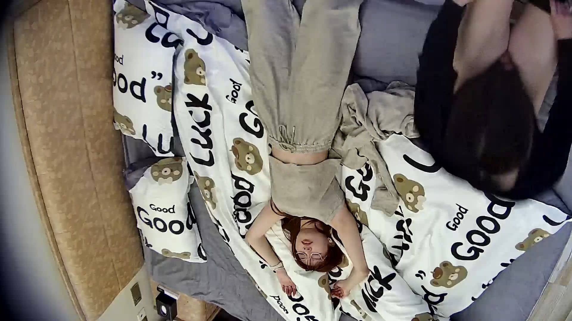 ❤️20260417❤️极品长腿女神与男友钟点房换好床单爽玩两场