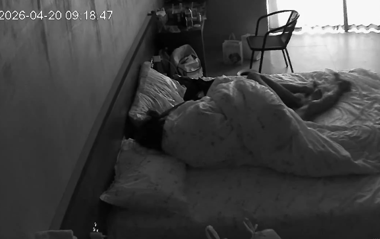 多彩商业街 4-20 青年情侣玩得很开呀 润滑油都准备好了 两人涂了之后 直接走后门 小美女身材真棒