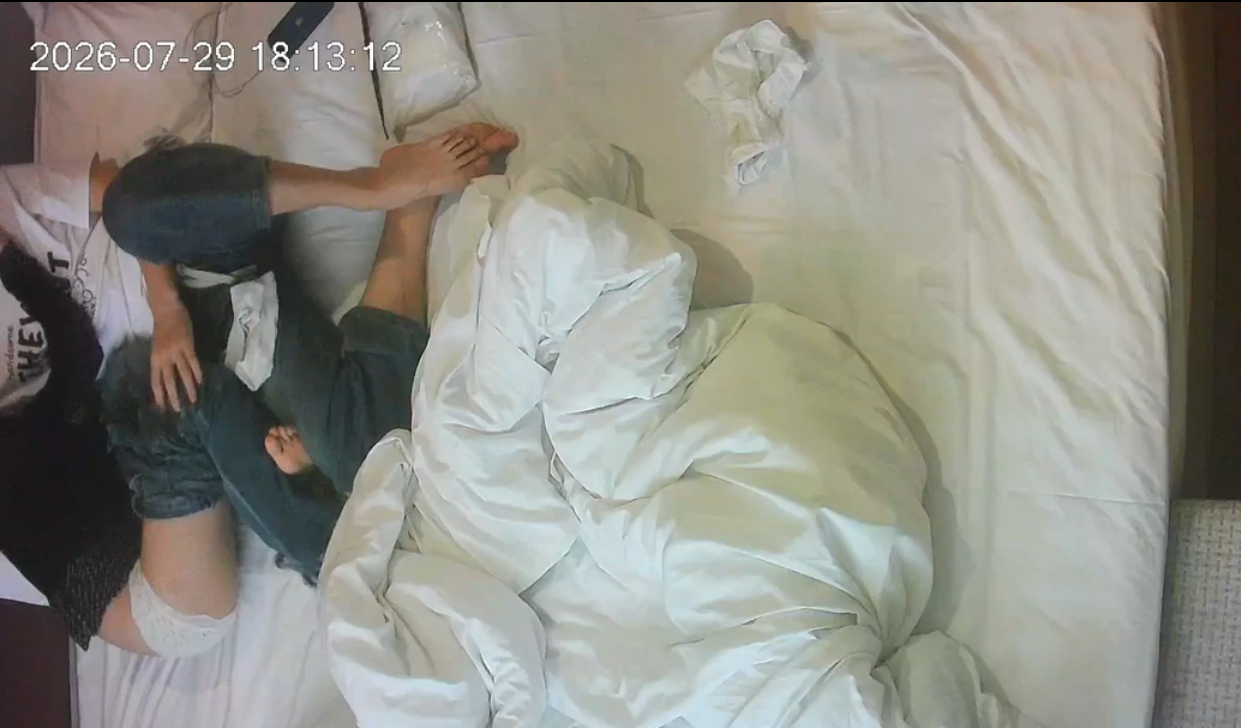 酒店偷拍7-30 气质无毛女友跟男友开房 舔了半天穴 搞好几炮